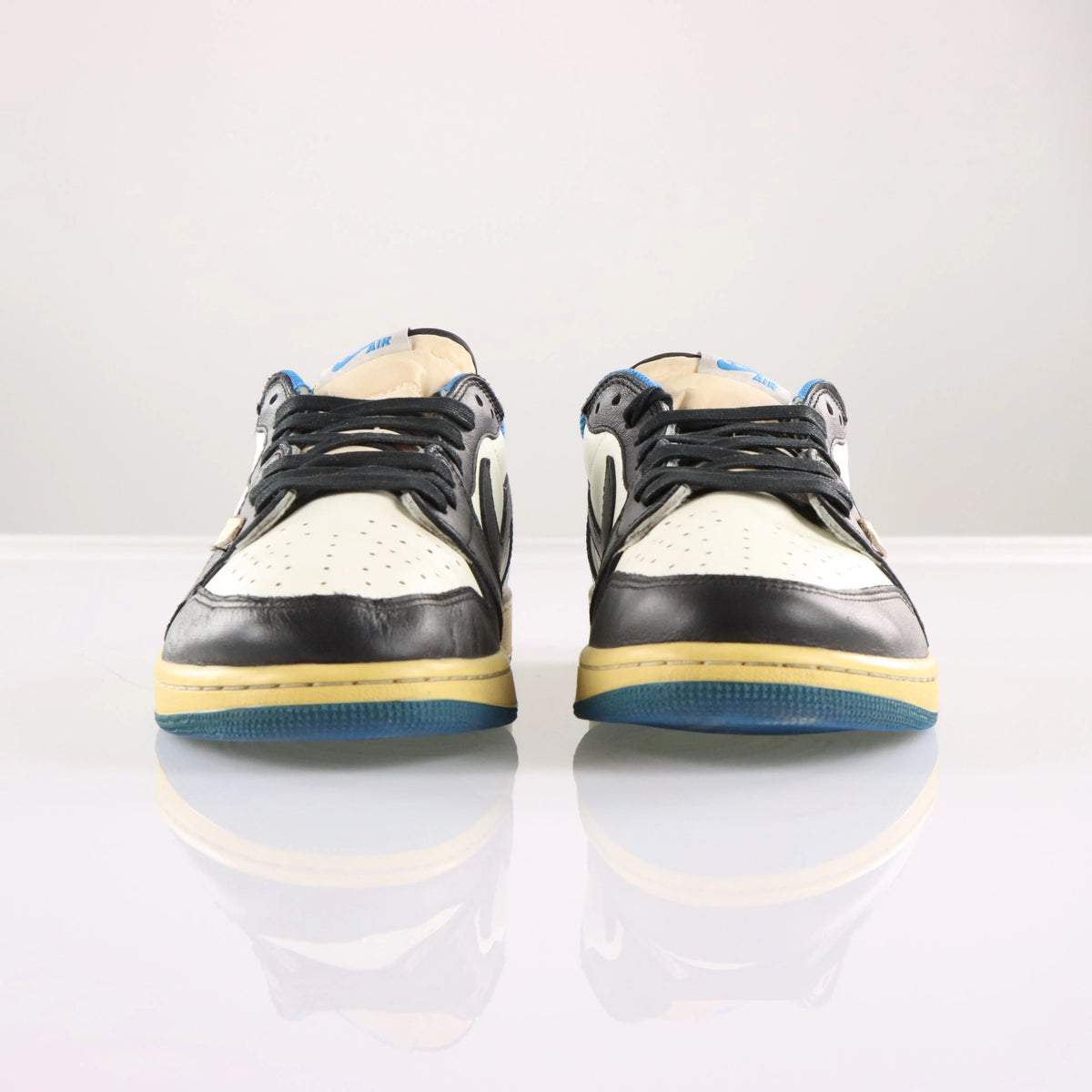 NIKE Air Jordan 1 x Travis Scott Cactus Jack Fragment Design Low Sneakers (12)
