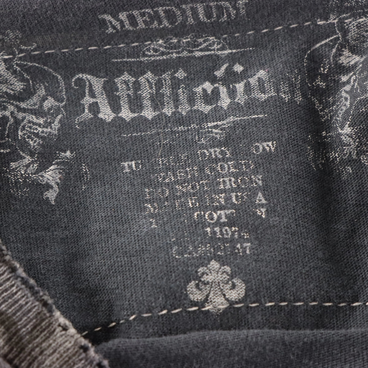 Vintage 2000s AFFLICTION Skull & Chains USA Made Studded Y2K Tee (M-L)