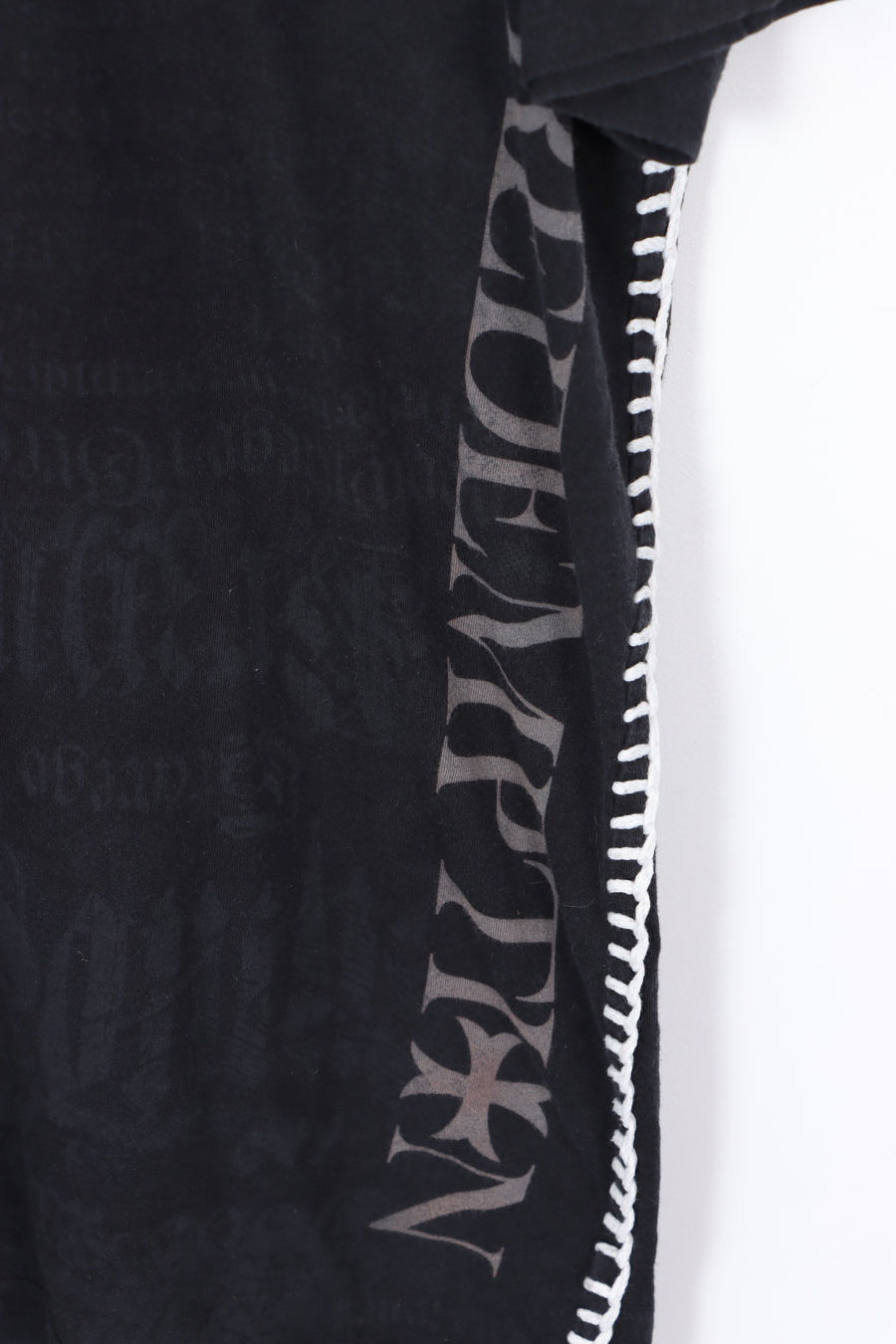 Y2K Redemption Side Stitch Detail Cross Design V-Neck Tee (XL)
