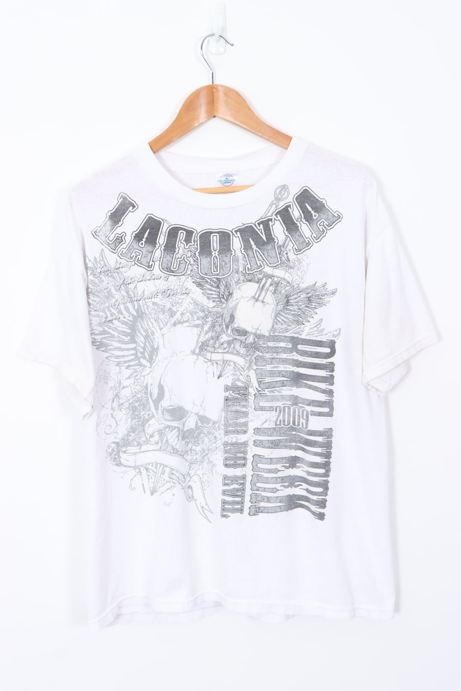 Laconia New Hampshire Gothic Skull Graphic Print White Y2K T-Shirt (L)