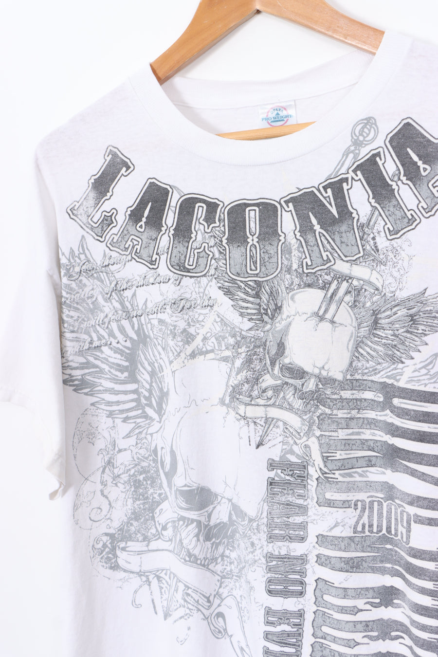 Laconia New Hampshire Gothic Skull Graphic Print White Y2K T-Shirt (L)