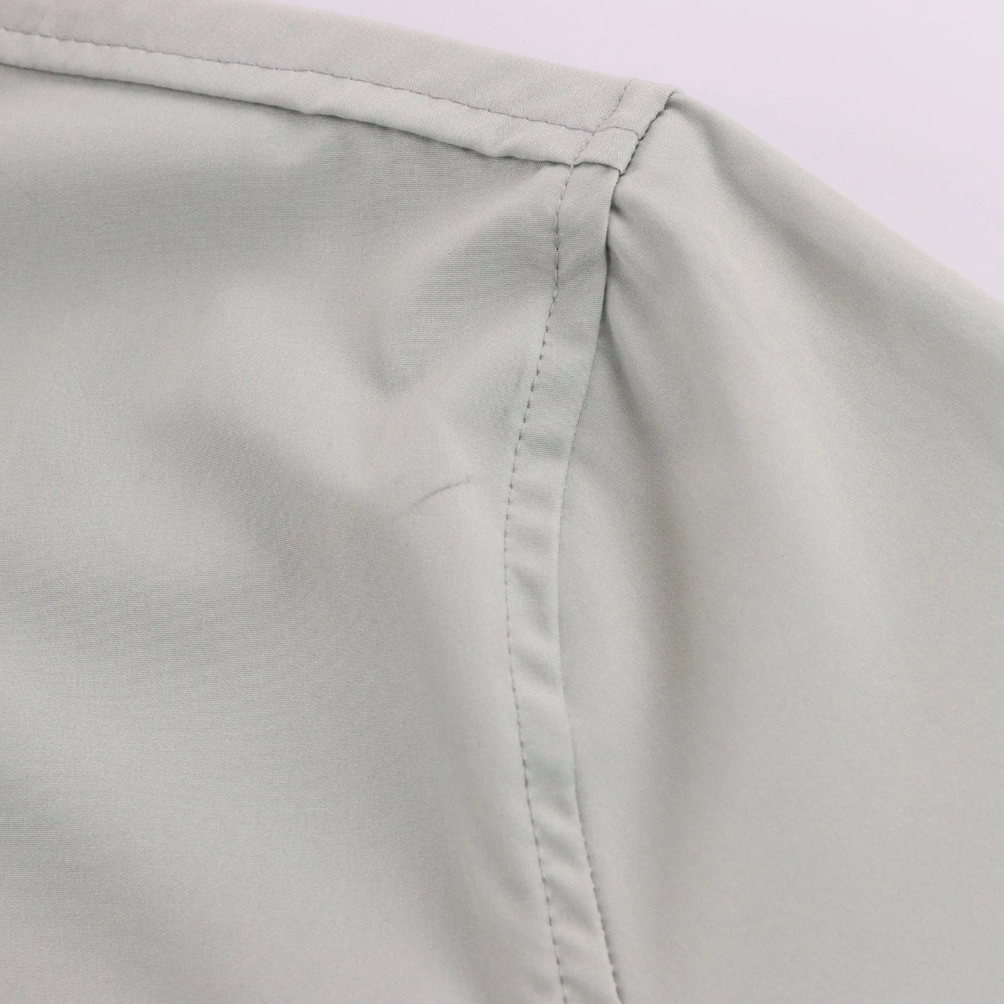 NFL TEAM APPAREL Las Vegas Raiders Button Up All Over Print Hawaiian Shirt (M)