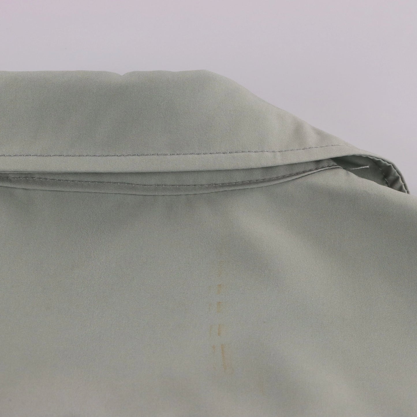 NFL TEAM APPAREL Las Vegas Raiders Button Up All Over Print Hawaiian Shirt (M)