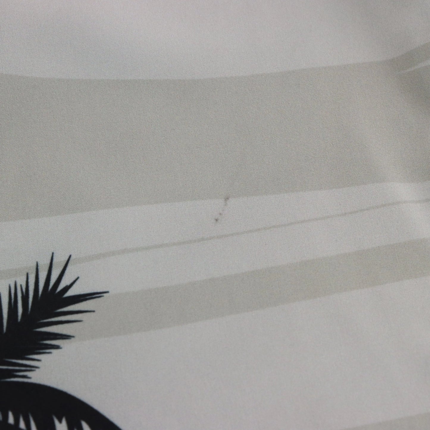 NFL TEAM APPAREL Las Vegas Raiders Button Up All Over Print Hawaiian Shirt (M)