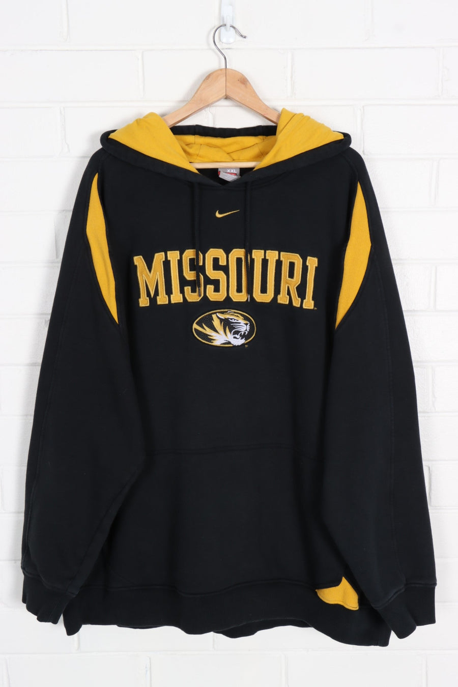 NIKE Missouri Tigers Embroidered Centre Swoosh Logo Heavyweight Hoodie (XXXL)