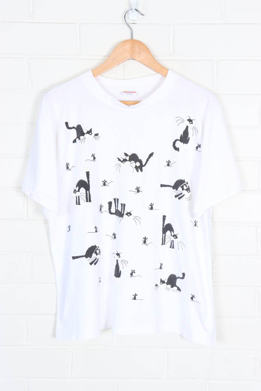 Black & White Tuxedo Cat Chasing Mouse Puff Print Tee USA Made (L)