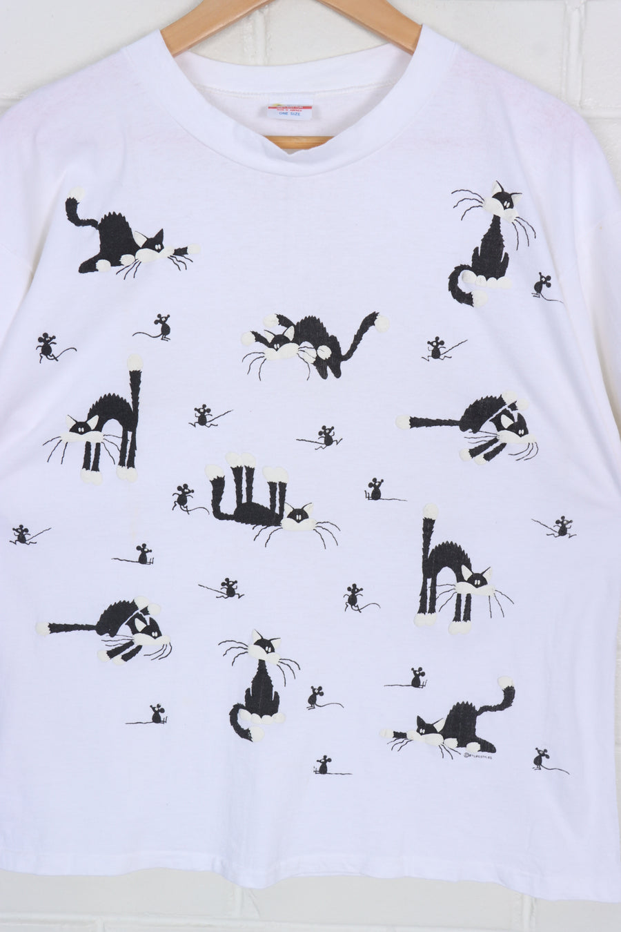 Black & White Tuxedo Cat Chasing Mouse Puff Print Tee USA Made (L)