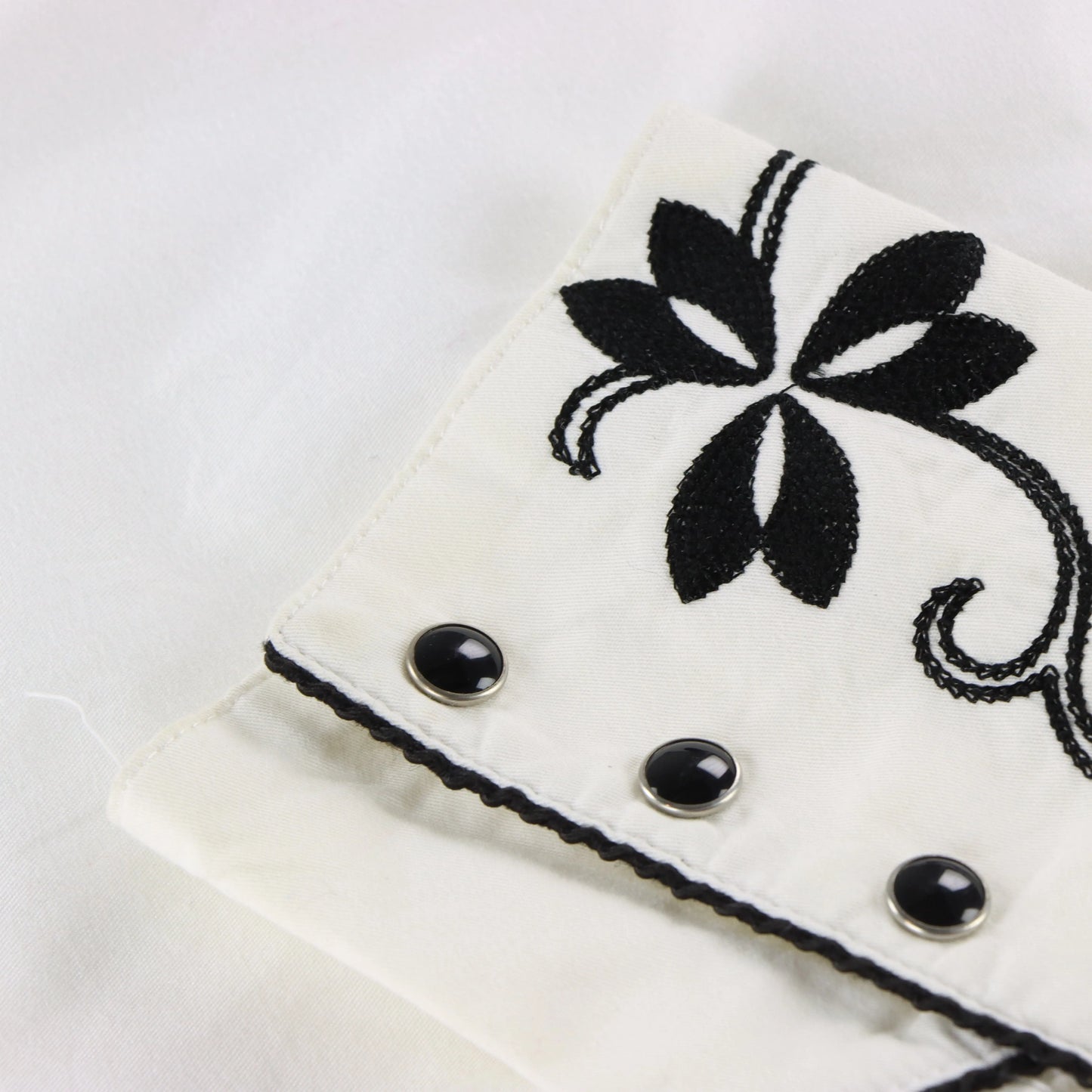 Vintage PANHANDLE Embroidered Floral White & Black Long Sleeve Western Shirt (S)