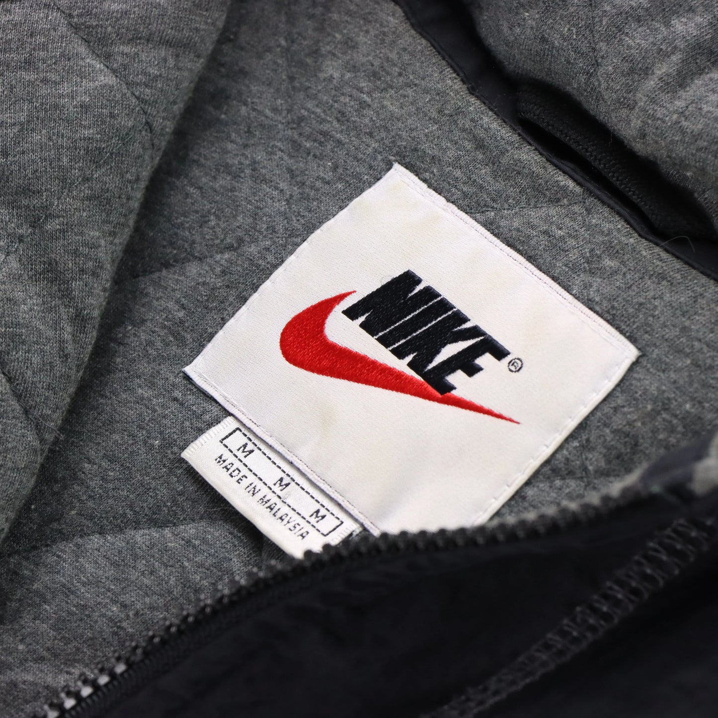 Vintage NIKE Embroidered Big Back Swoosh Hooded Windbreaker Jacket (M)