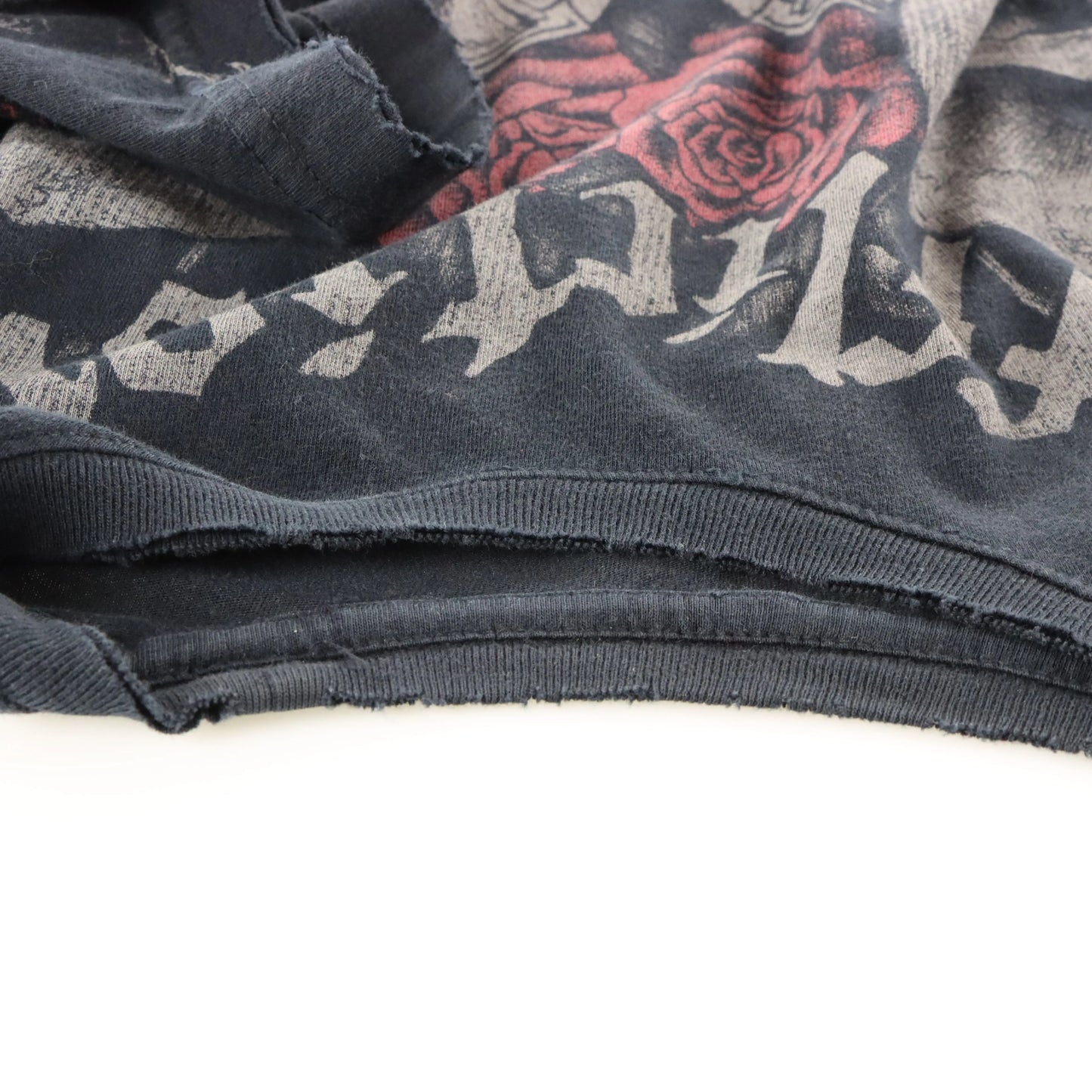 AFFLICTION Skulls & Pistols Y2K Style Distressed Black T-Shirt (L)