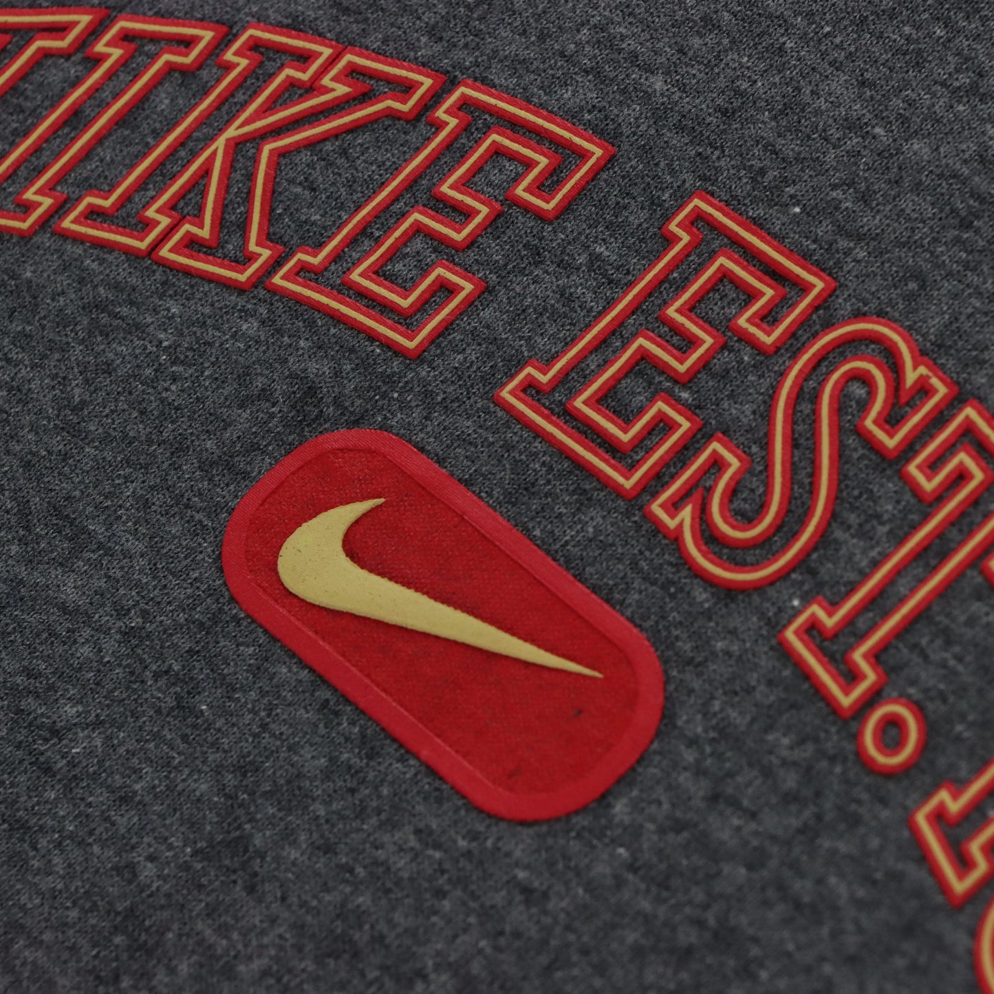 Vintage NIKE Centre Swoosh Spell Out Grey & Red T-Shirt (L)