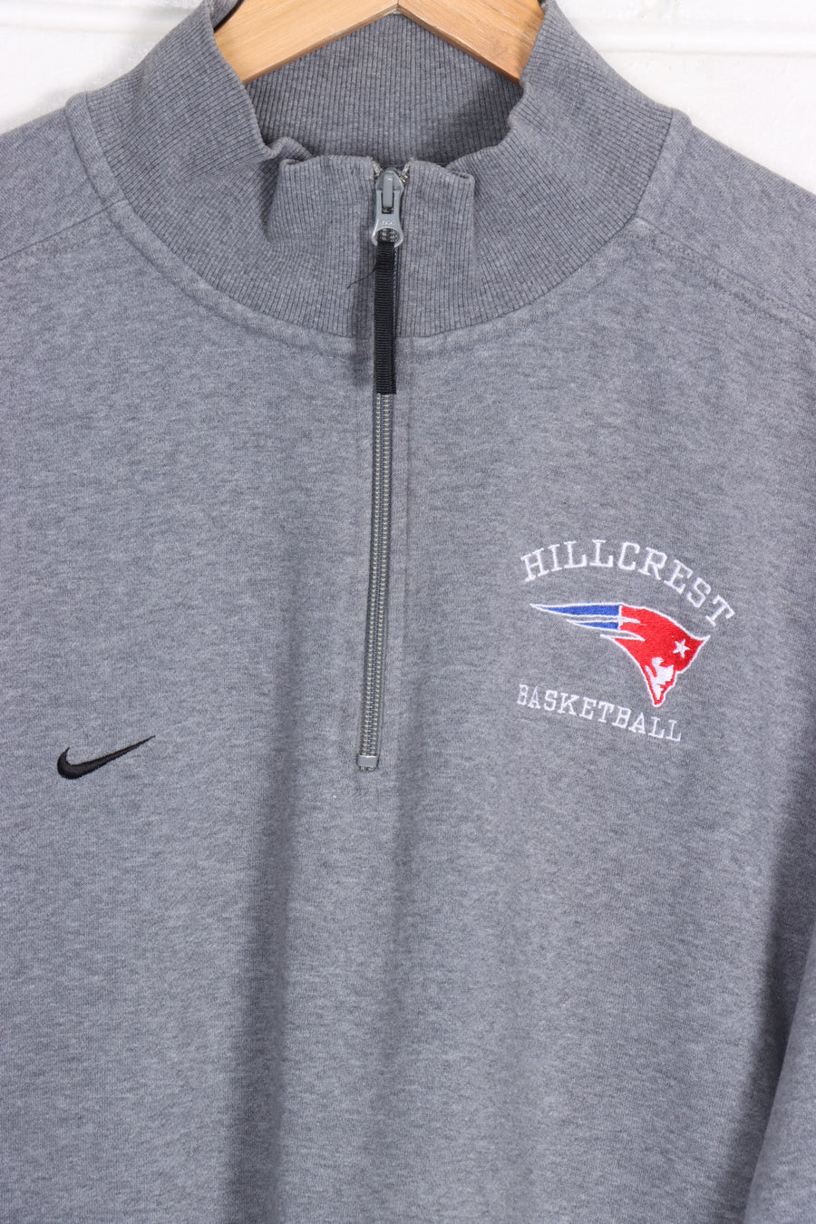NIKE Hillcrest Basketball Swoosh Logo Embroidered 1/4 Zip Sweatshirt (XXL)
