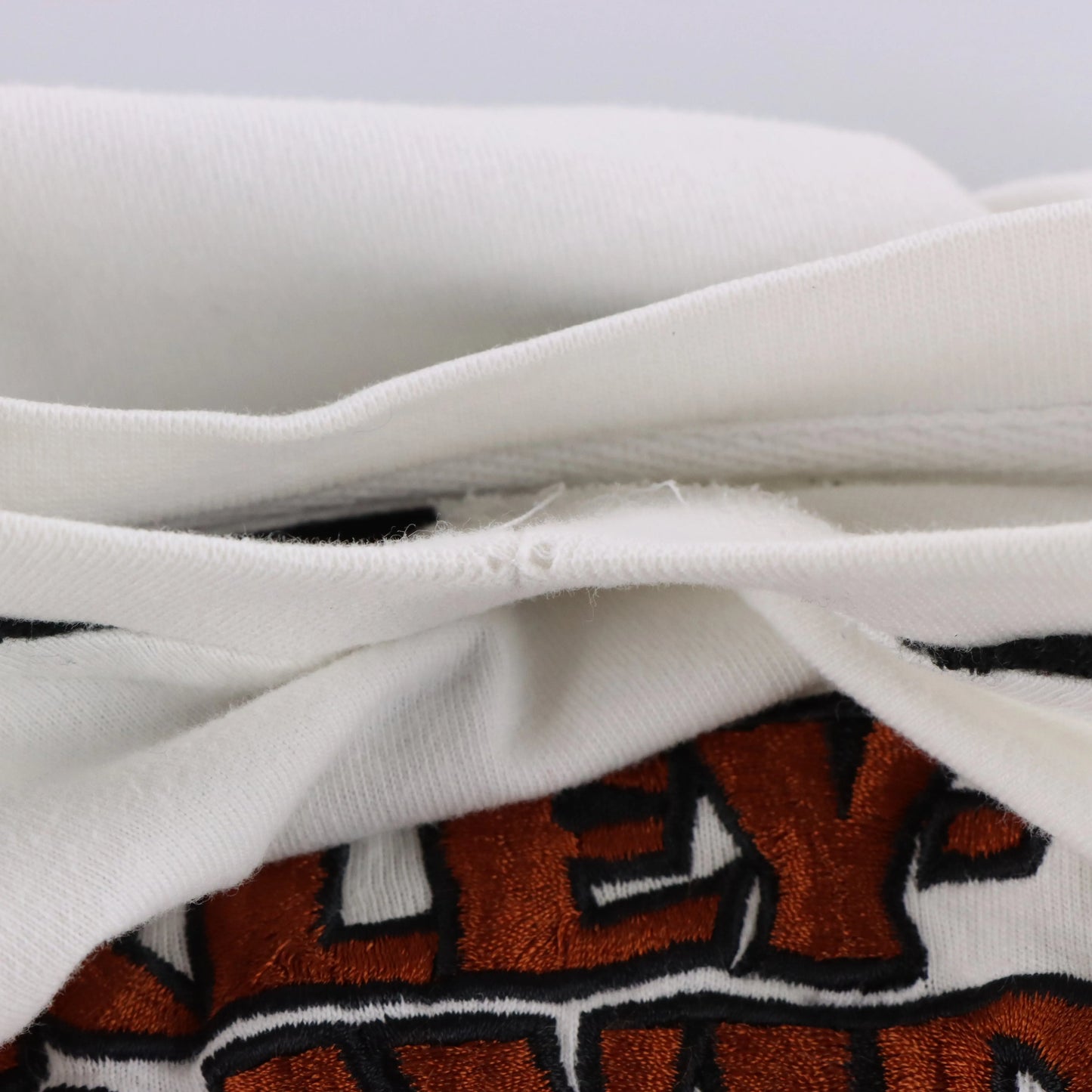 HARLEY DAVIDSON Embroidered Spell Out Logo White V-Neck Long Sleeve T-Shirt (XL TALL)