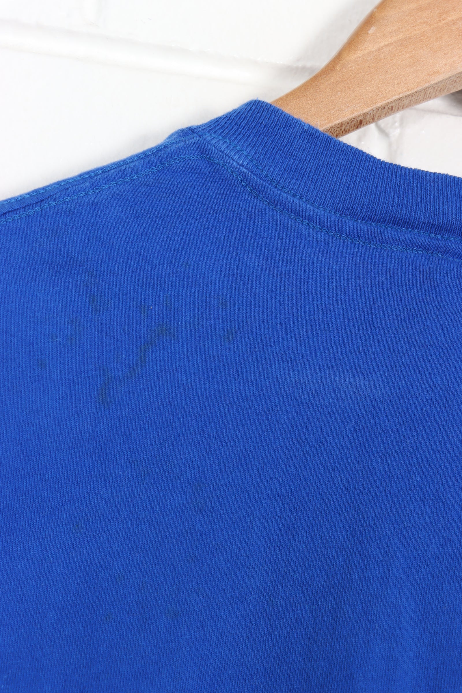 Vintage Duke Devils 1992 Basketball Gold Embroidered Print Tee (M) - Vintage Sole Melbourne
